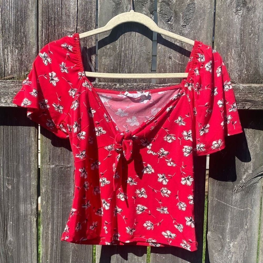 Lush Floral Red‎ Off the Shoulder Cropped Top | M
